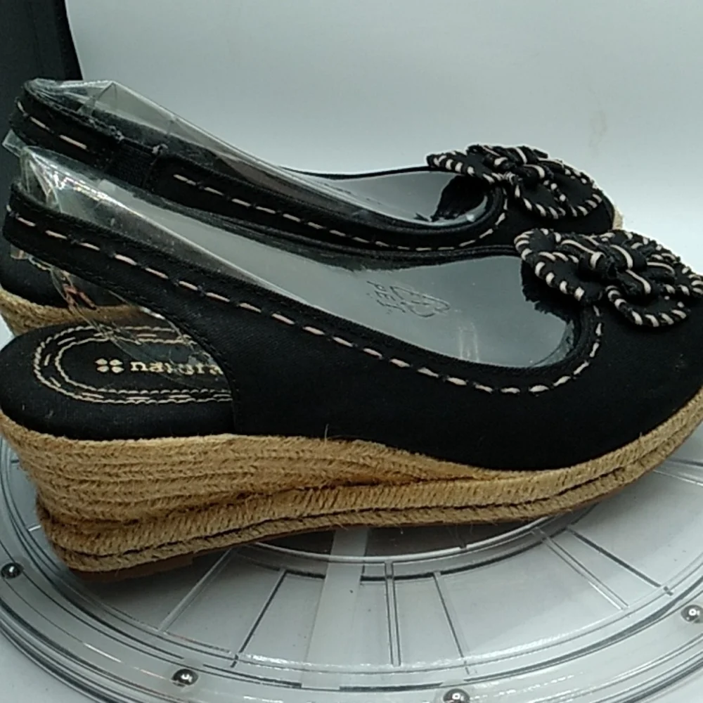 Naturalizer 8N Berlynn black wedge heels
